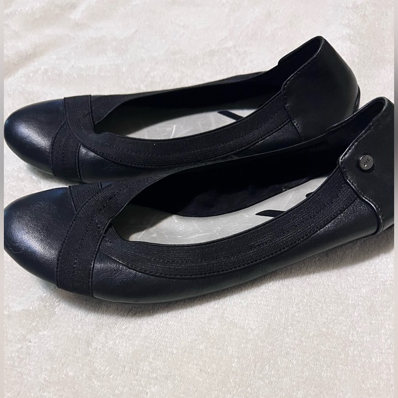 Black leather Anne Klein Sport flats size 8.5 - Picture 6 of 9